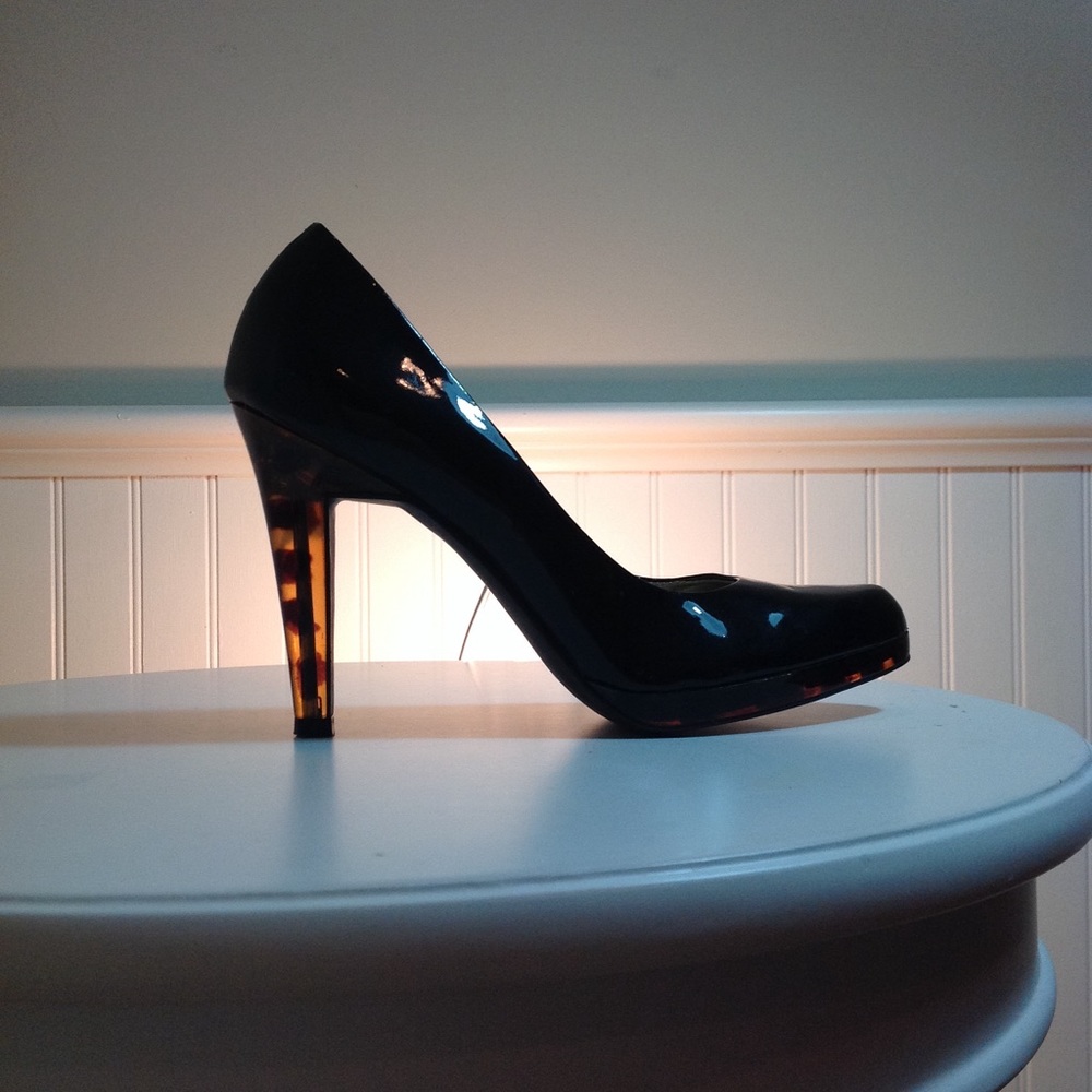 Jessica Simpson Patent and Tortoise Pumps 7